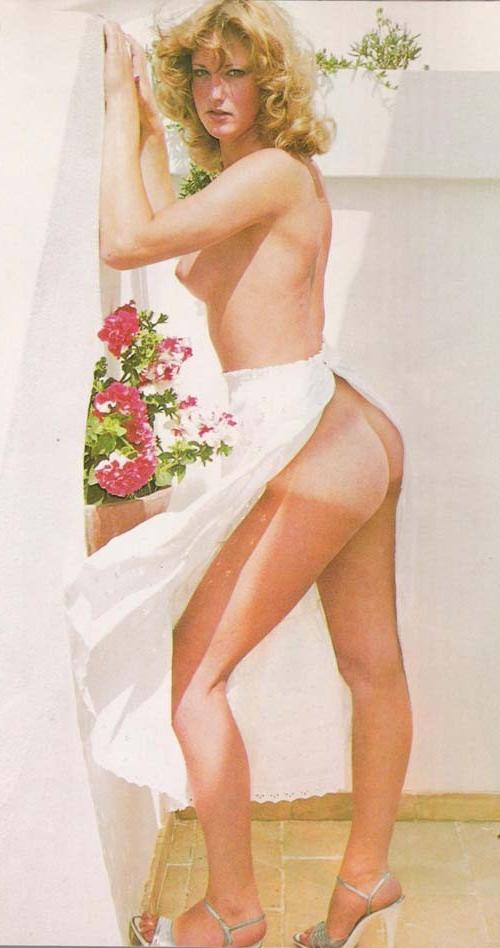 9P Paula Hamilton showing their super sexy ravishing body,tits and ass