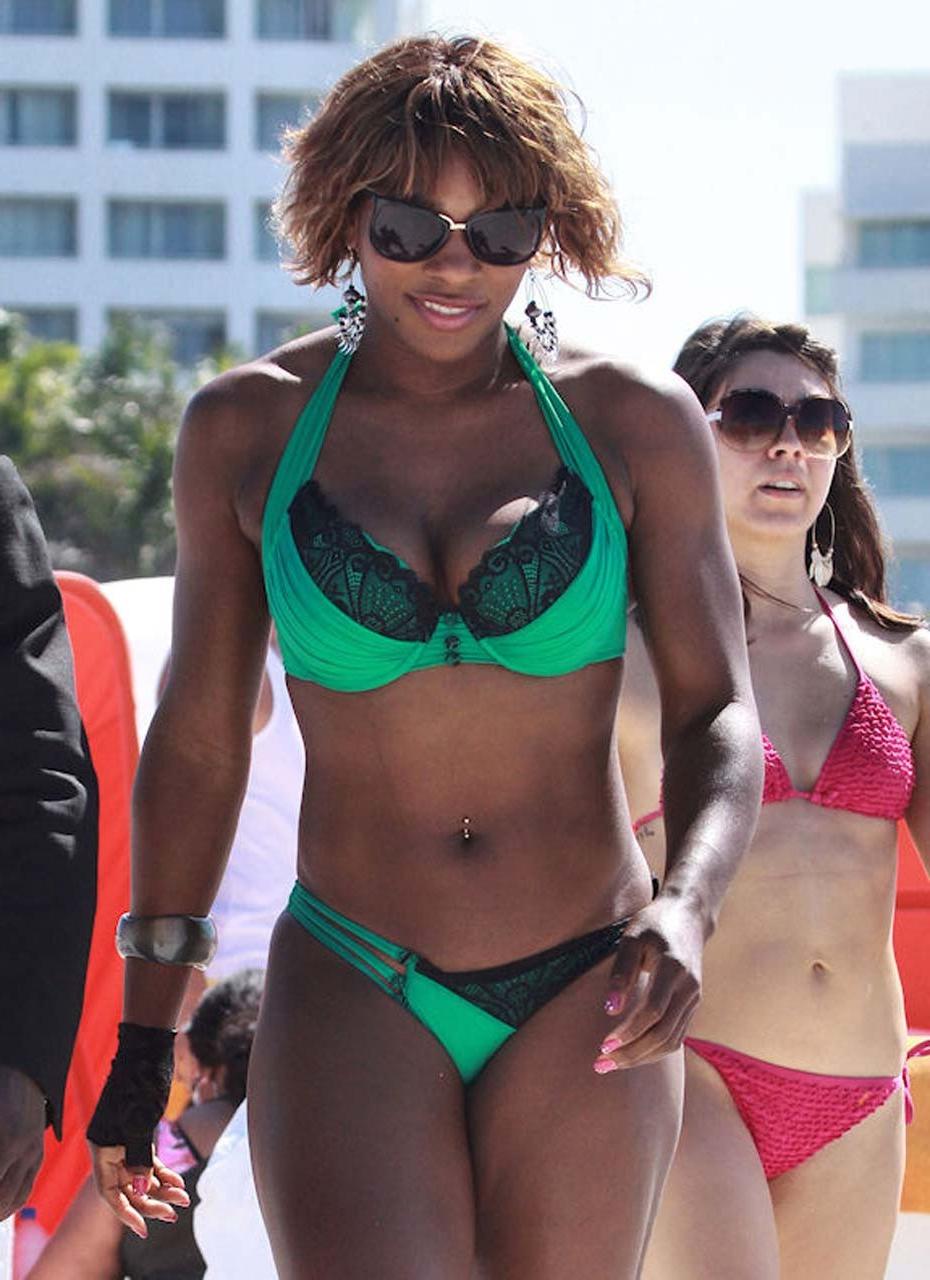 15P Serena Williams exposing sexy body and fucking huge ass in bikini on beach