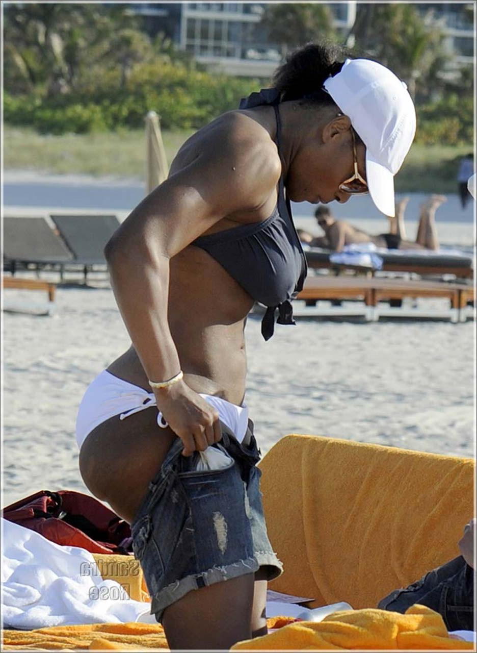 15P Serena Williams exposing sexy body and fucking huge ass in bikini on beach