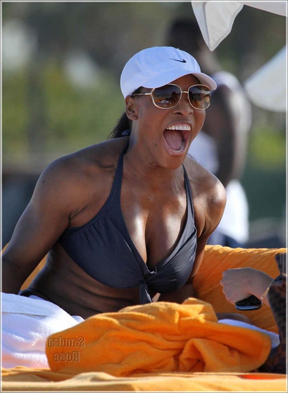 15P Serena Williams exposing sexy body and fucking huge ass in bikini on beach