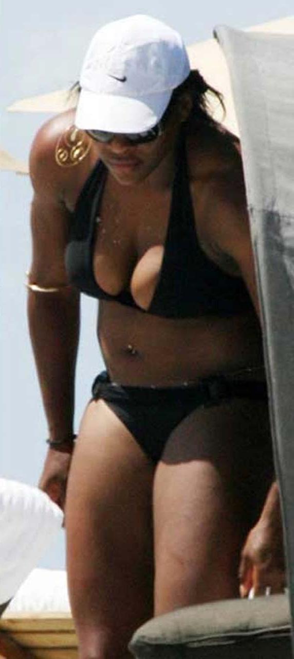 15P Serena Williams exposing sexy body and fucking huge ass in bikini on beach