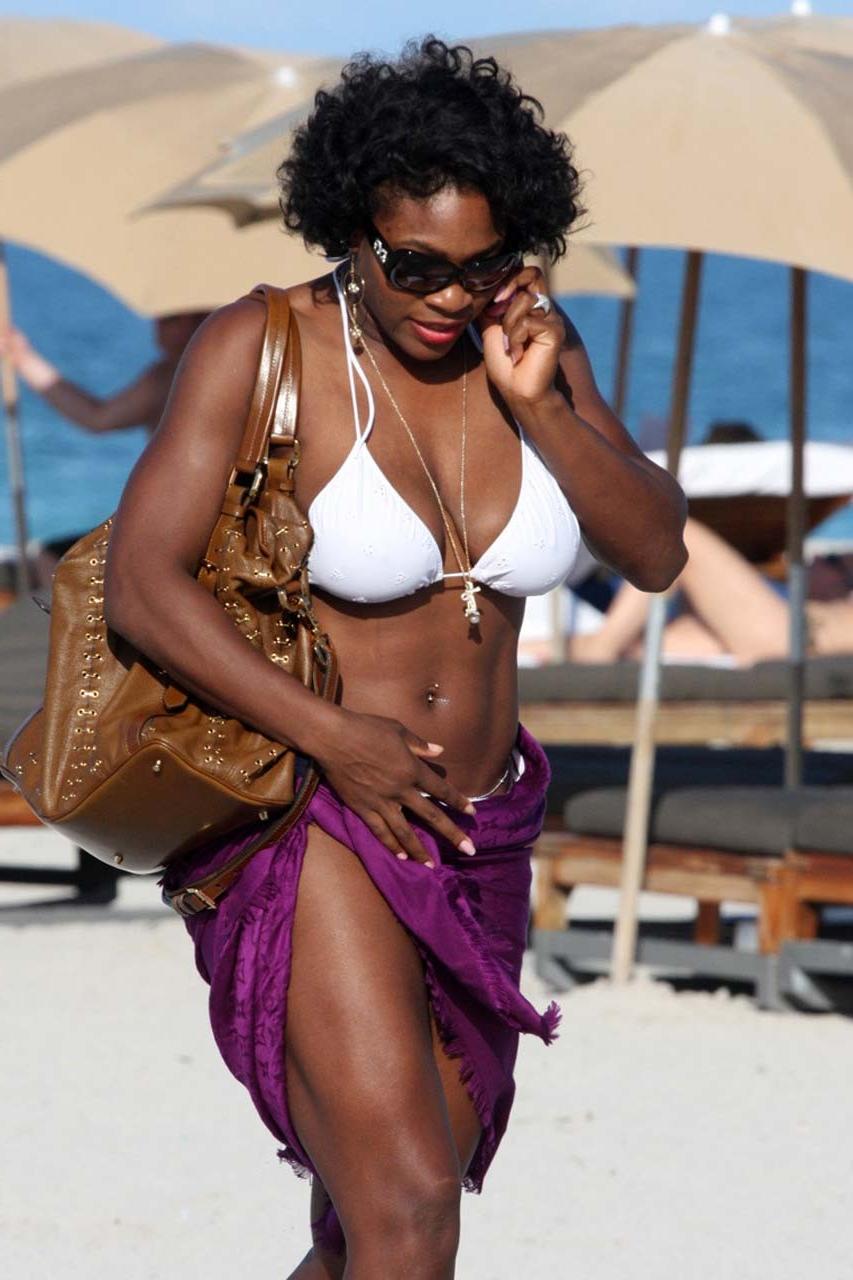 15P Serena Williams exposing sexy body and fucking huge ass in bikini on beach