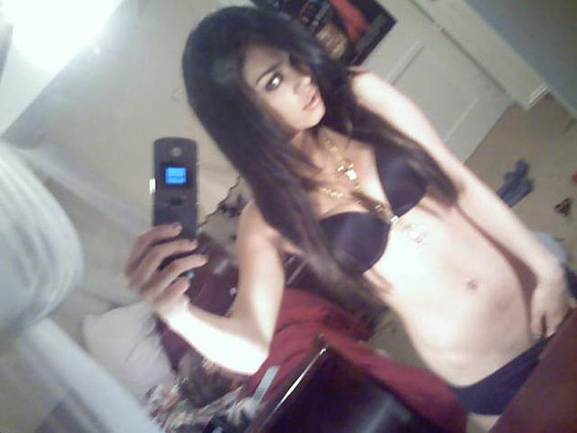 16P Vanessa Hudgens topless in private home photos