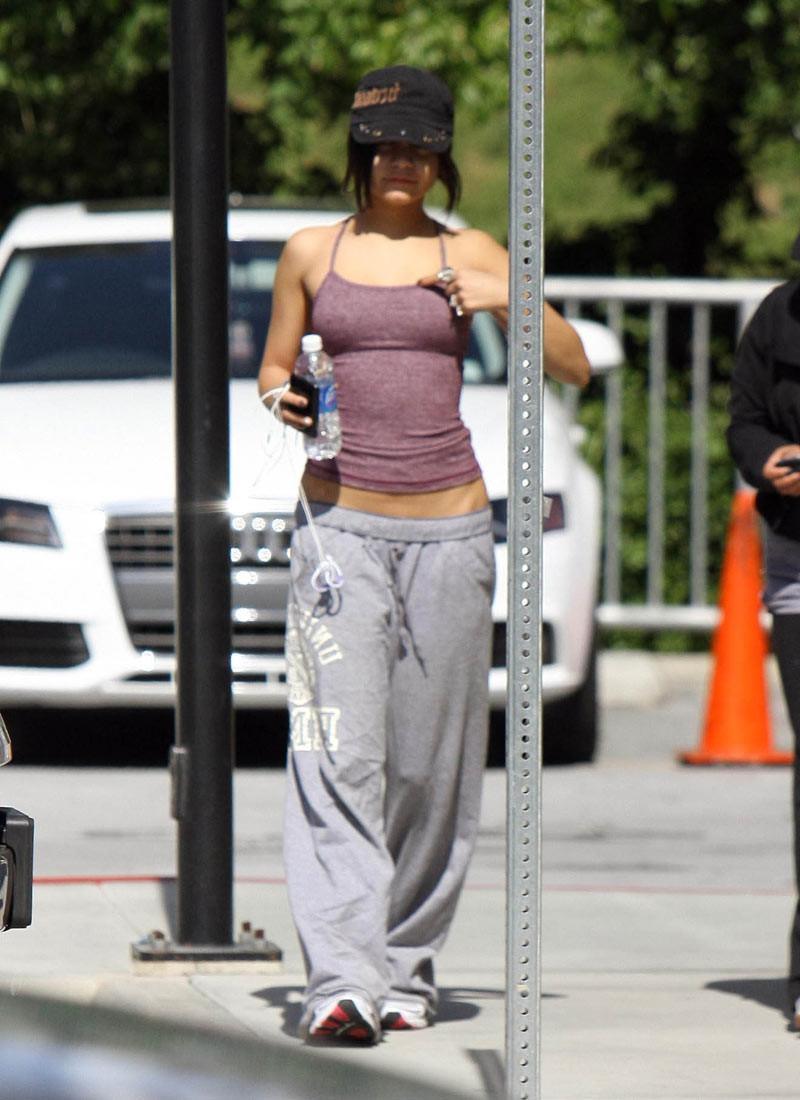 16P Vanessa Hudgens topless in private home photos