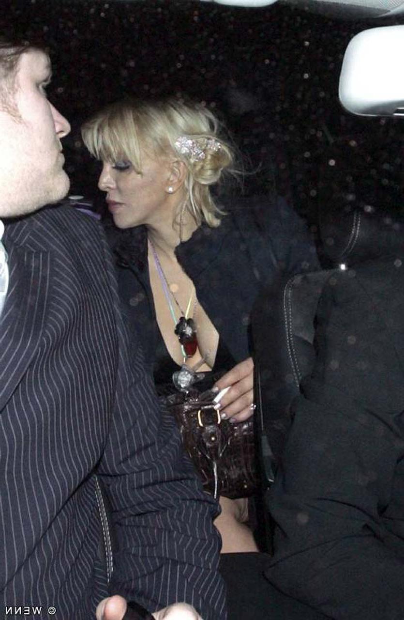 10P Courtney Love showing her nice boobs and posing sexy in bikini paparazzi picture
