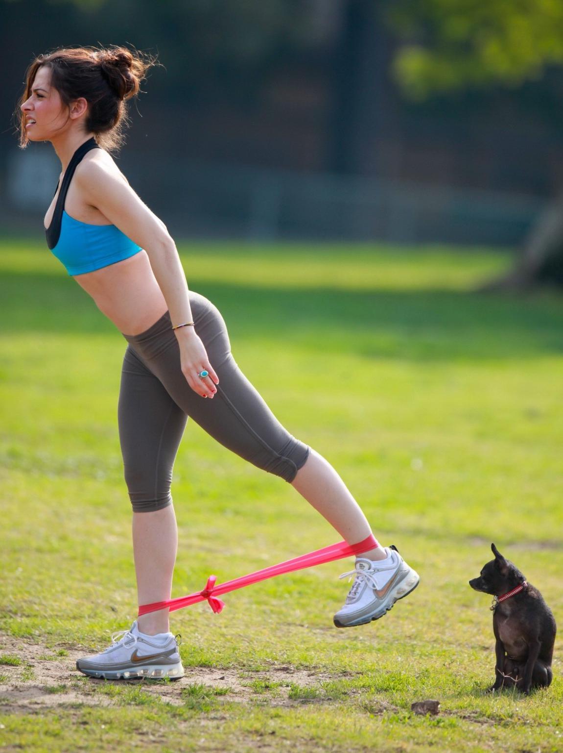 16P Sarah Shahi works out in the park wearing sexy sports outfit