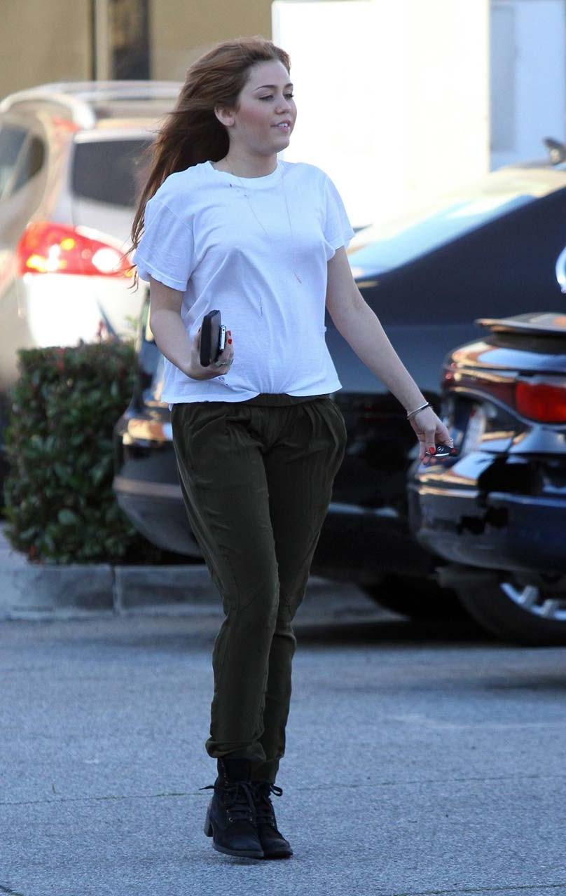 10P Miley Cyrus exposing her nice long legs in denim shorts and little nippy paparaz