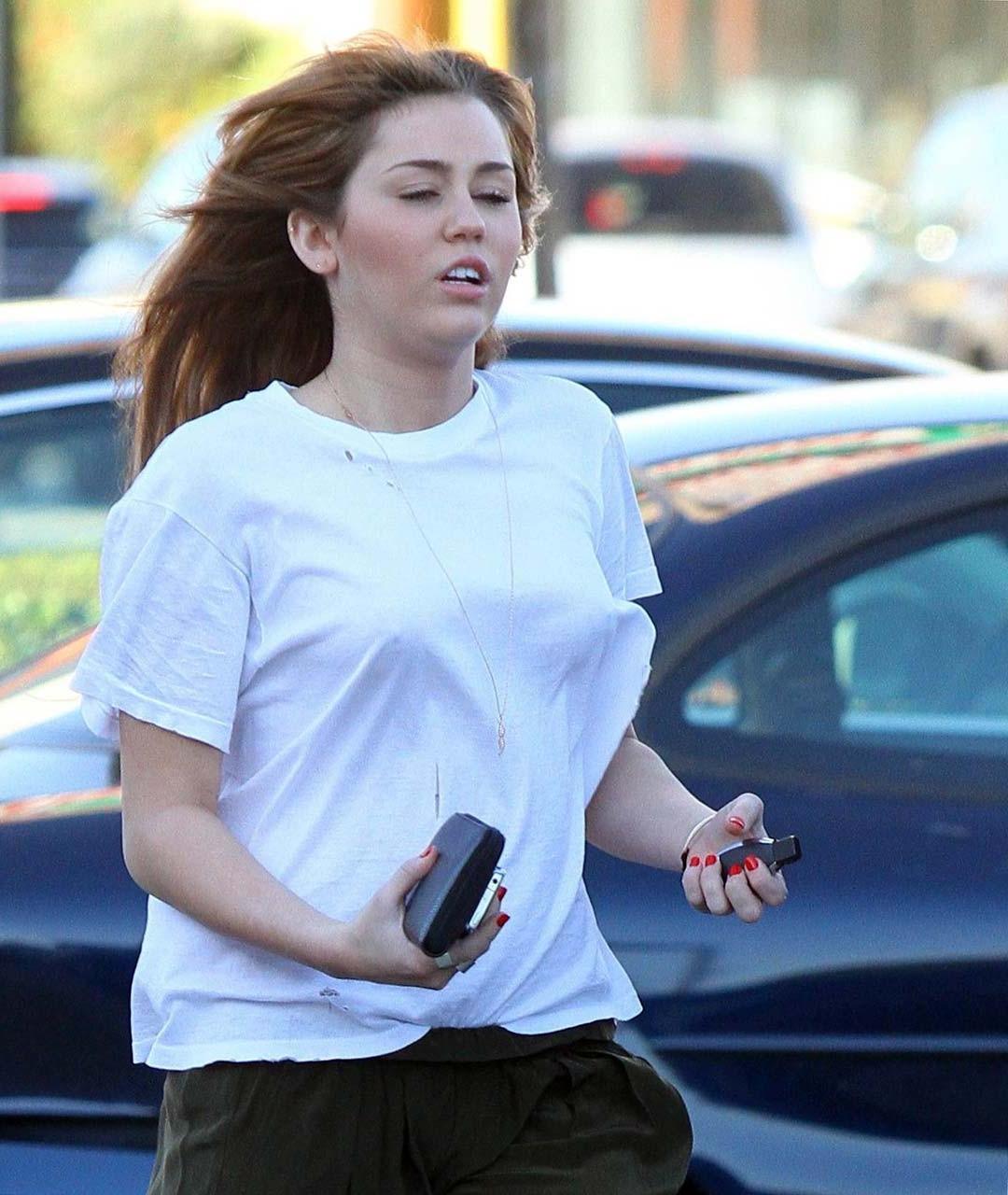 10P Miley Cyrus exposing her nice long legs in denim shorts and little nippy paparaz