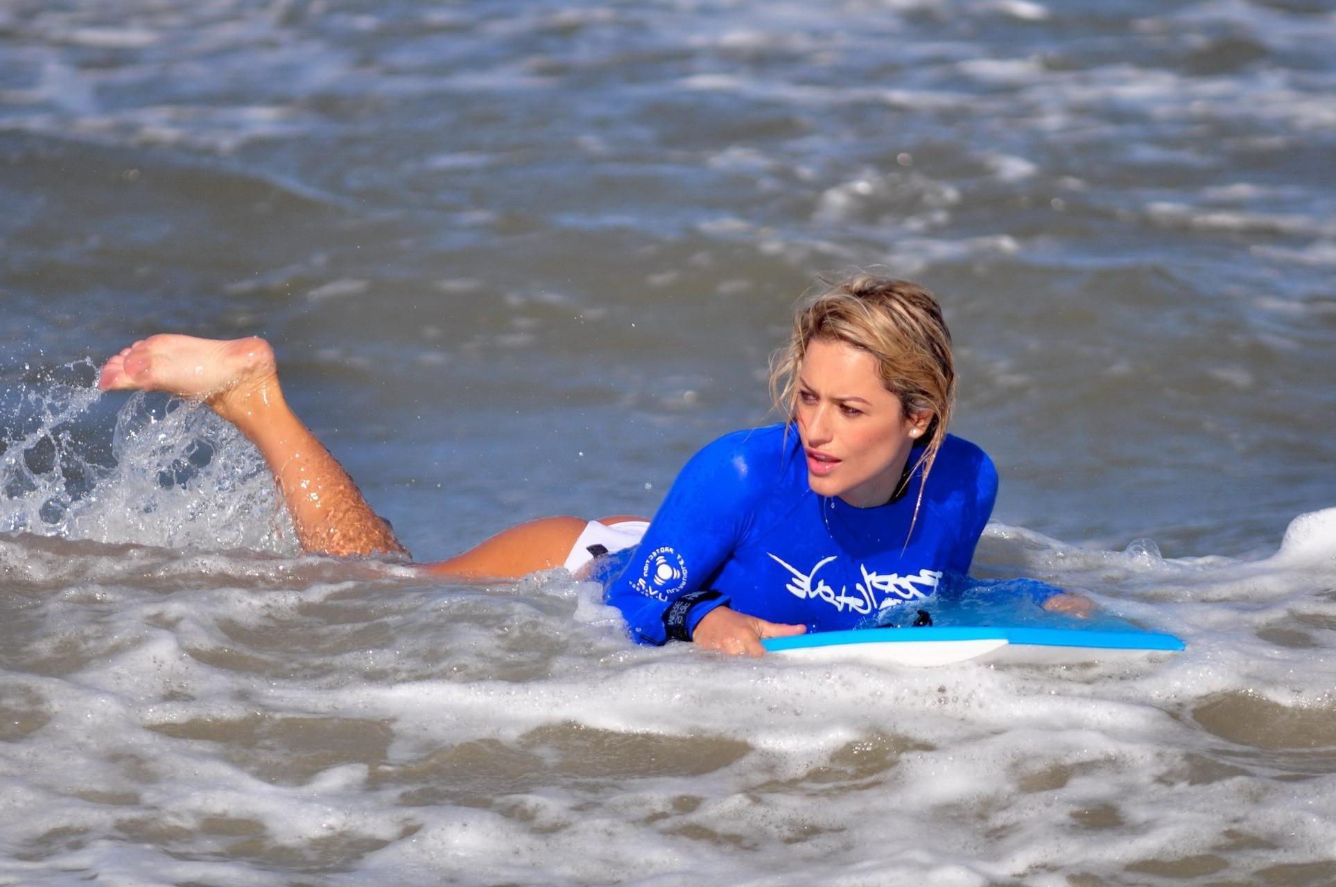 16P Lola Ponce shows cameltoe  her perfect ass while surfing in Punta del Este