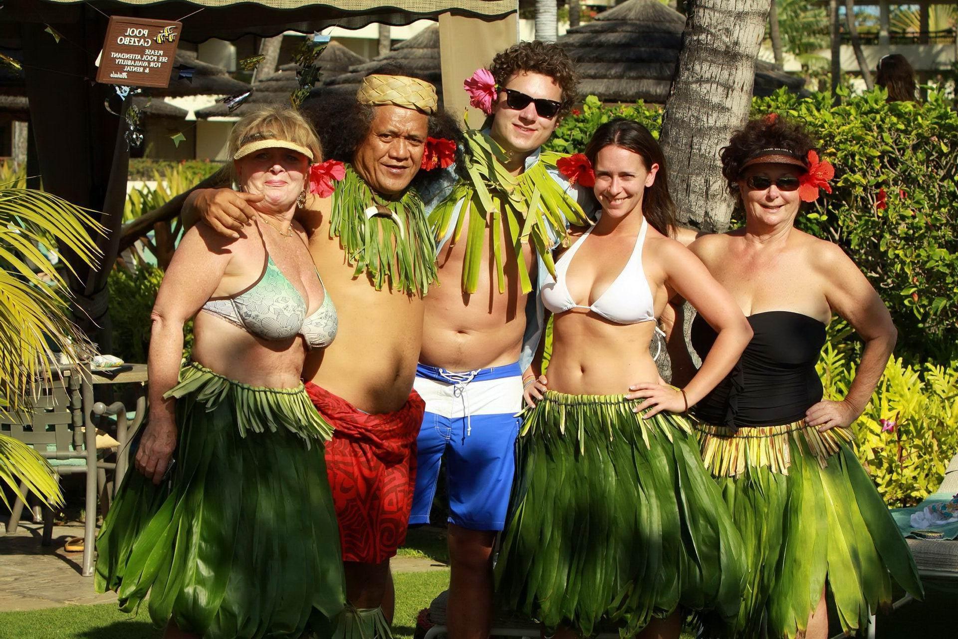 16P Jennifer Love Hewitt busty wearing white bikini top  hula skirt in Maui