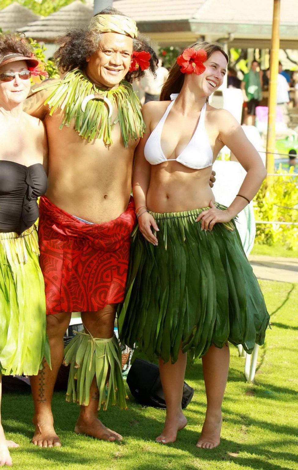 16P Jennifer Love Hewitt busty wearing white bikini top  hula skirt in Maui