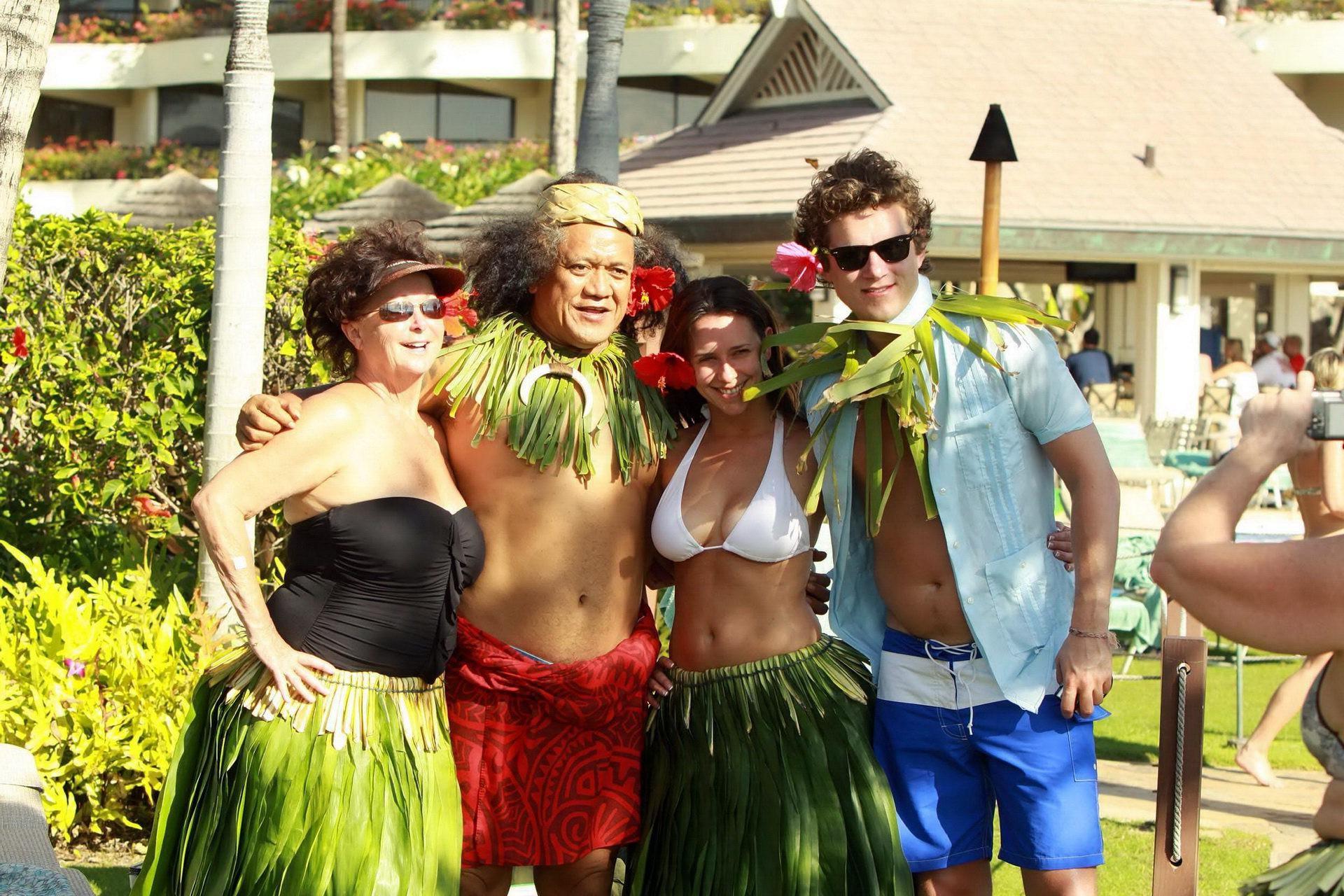 16P Jennifer Love Hewitt busty wearing white bikini top  hula skirt in Maui