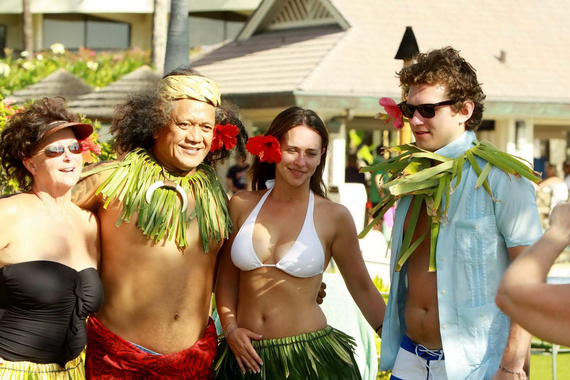 16P Jennifer Love Hewitt busty wearing white bikini top  hula skirt in Maui