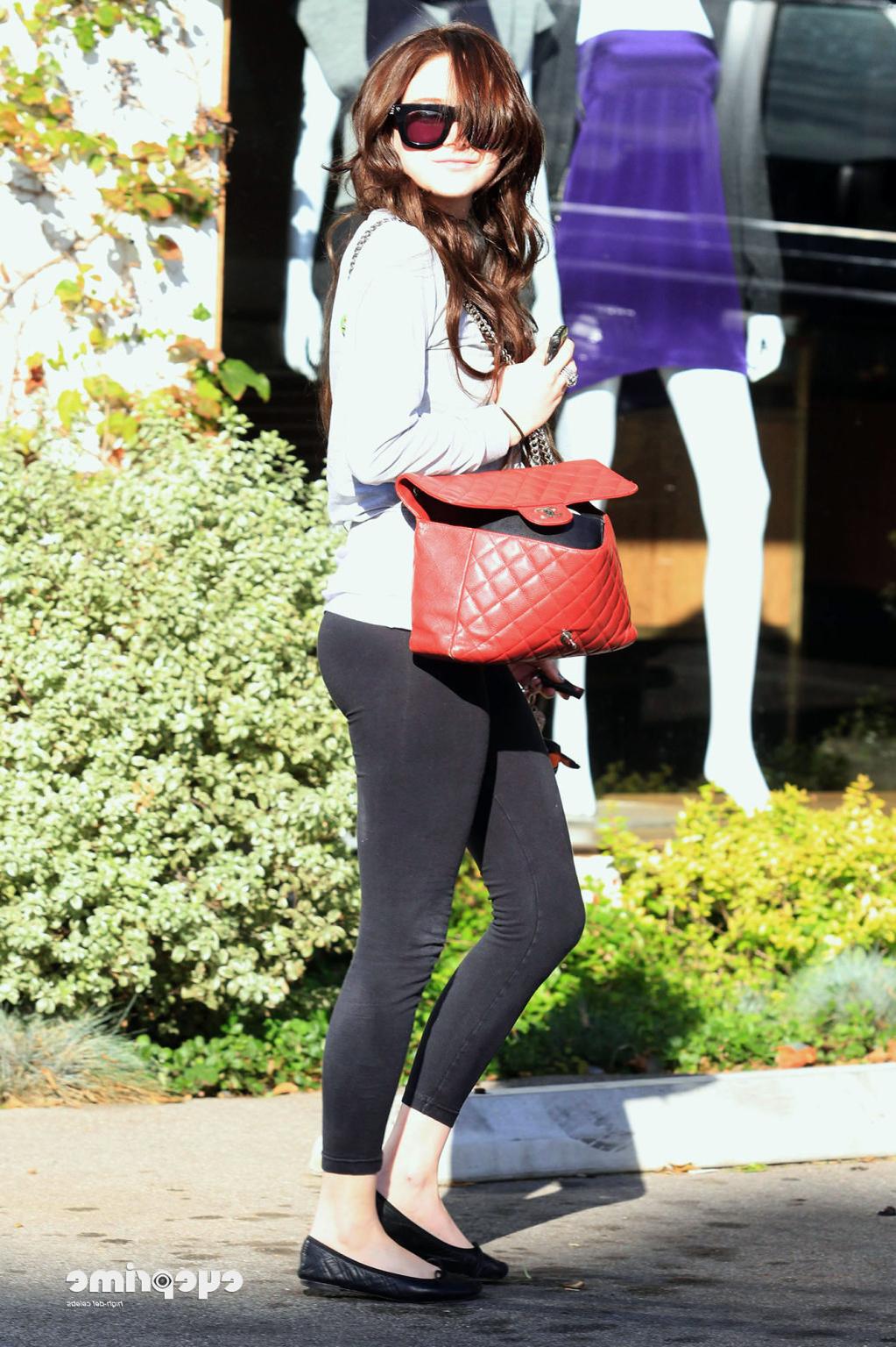 16P Alessandra Torresani showing cameltoe  ass in tights outside Jenni Kayne Boutiqu