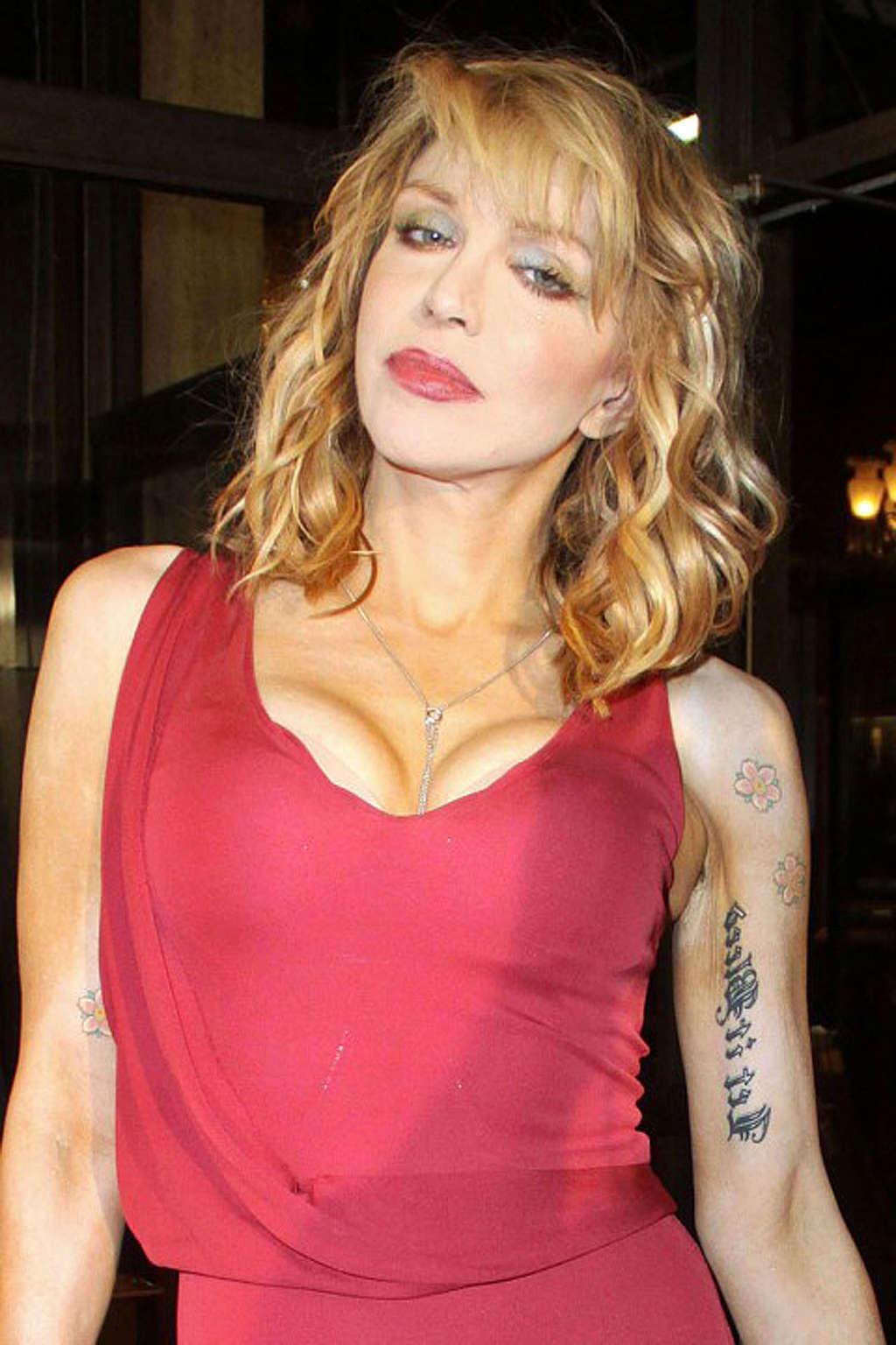 16P Courtney Love exposing her sexy body and fucking huge boobs