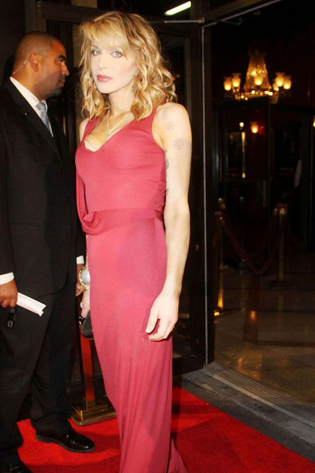 16P Courtney Love exposing her sexy body and fucking huge boobs