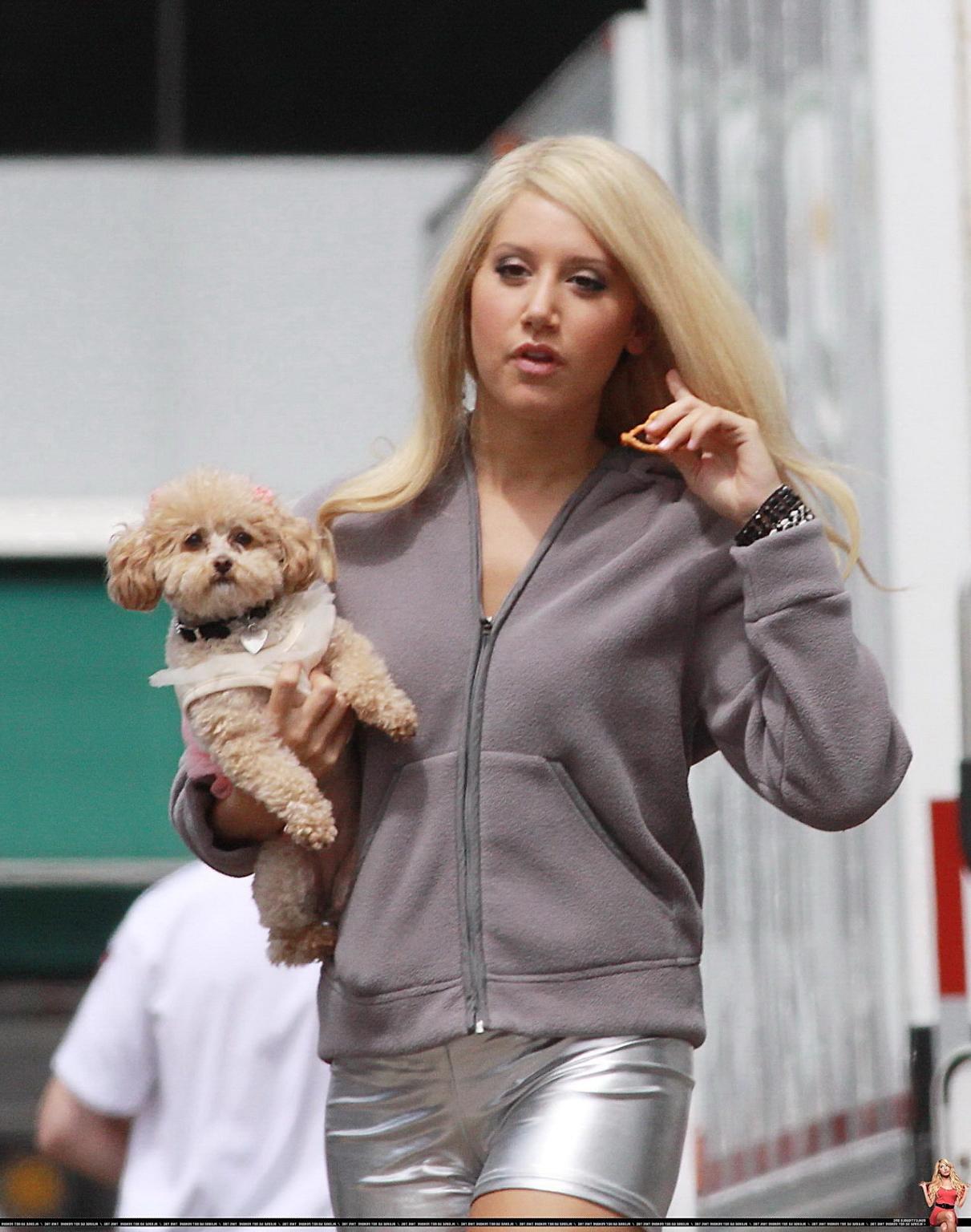16P Ashley Tisdale showing cameltoe in tight silver shorts on the set