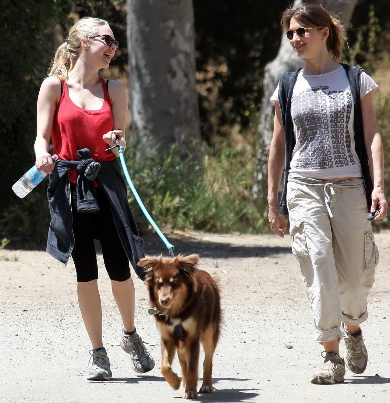 16P Amanda Seyfried in red tanktop  tights hiking in Griffith Park with her doggy an