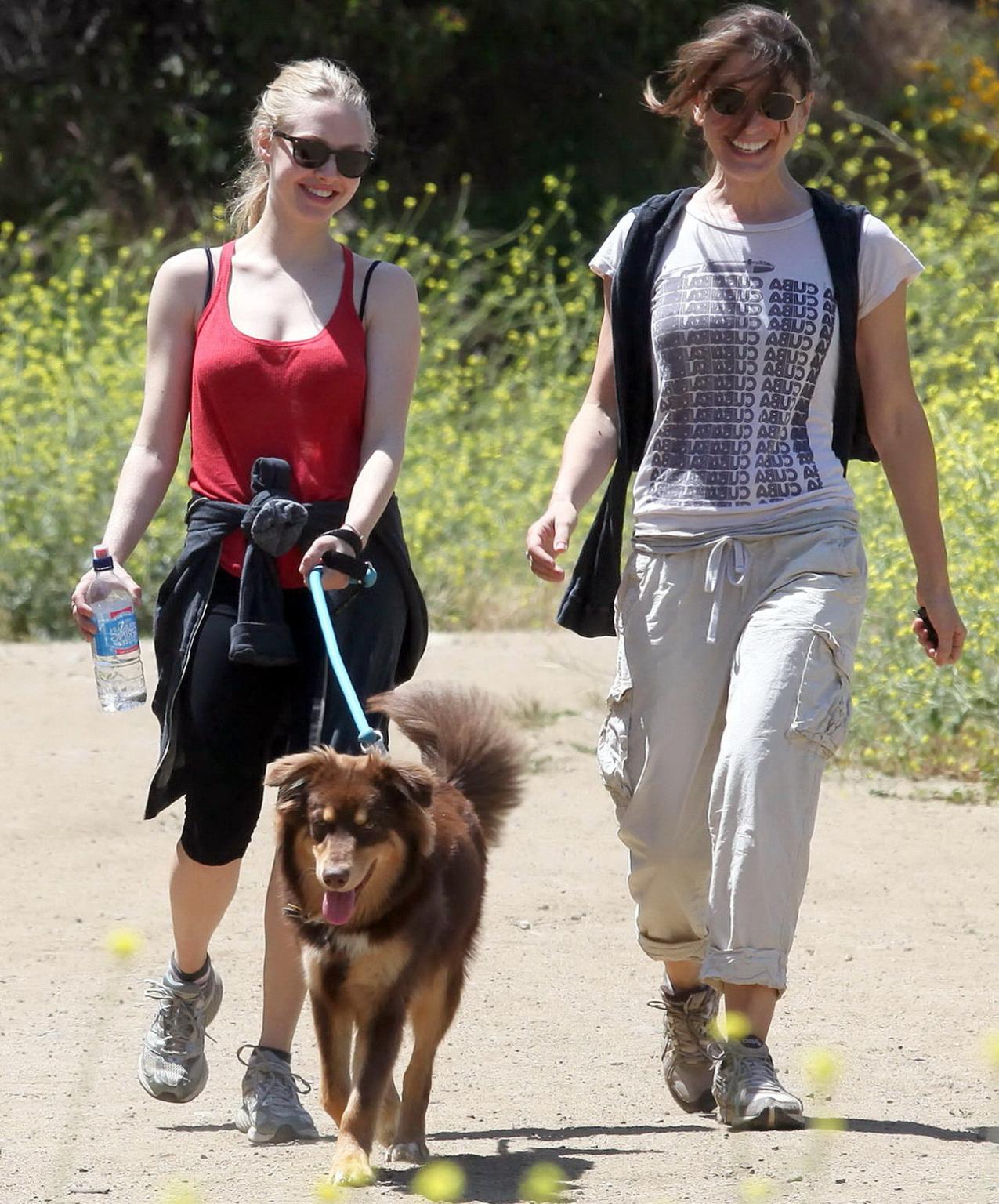 16P Amanda Seyfried in red tanktop  tights hiking in Griffith Park with her doggy an