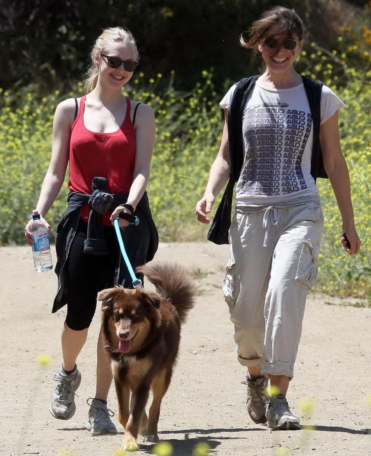 16P Amanda Seyfried in red tanktop  tights hiking in Griffith Park with her doggy an