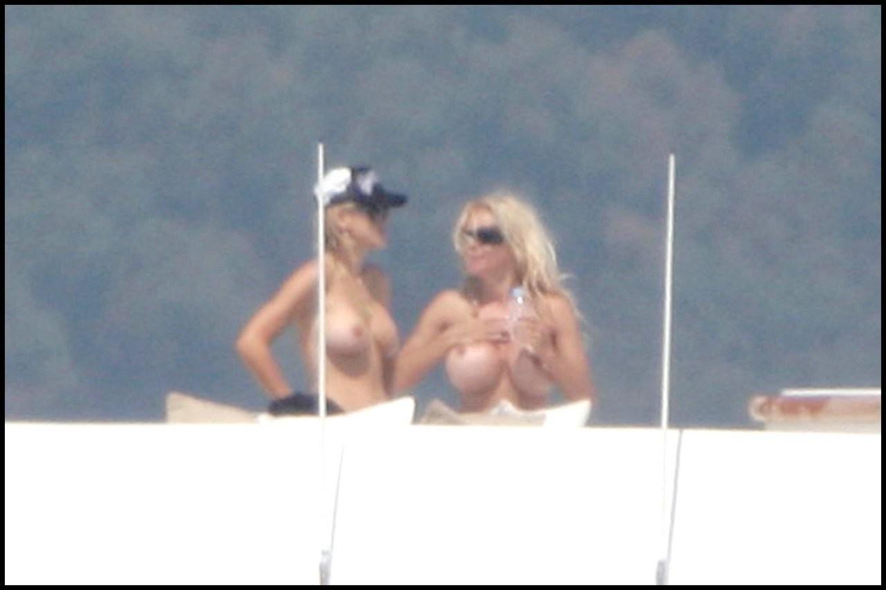 15P busty blonde bombshell Pamela Anderson nude shots
