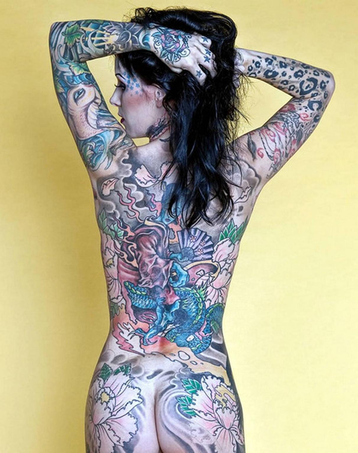 16P Michelle Bombshell showing sexy naked body and her tattoos