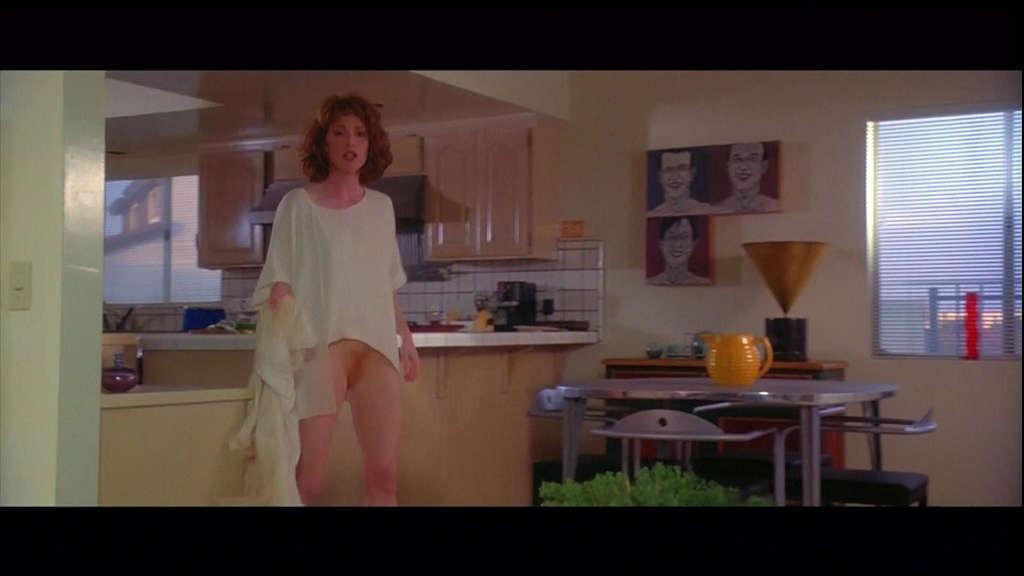 10P Julianne Moore showing her great ass and pubic hair in movie