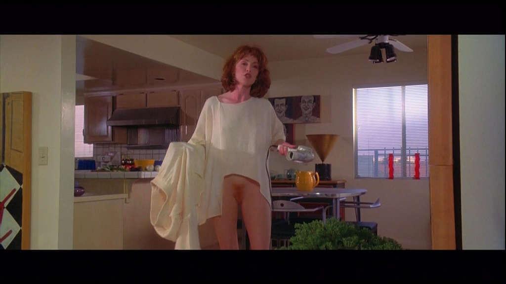 10P Julianne Moore showing her great ass and pubic hair in movie
