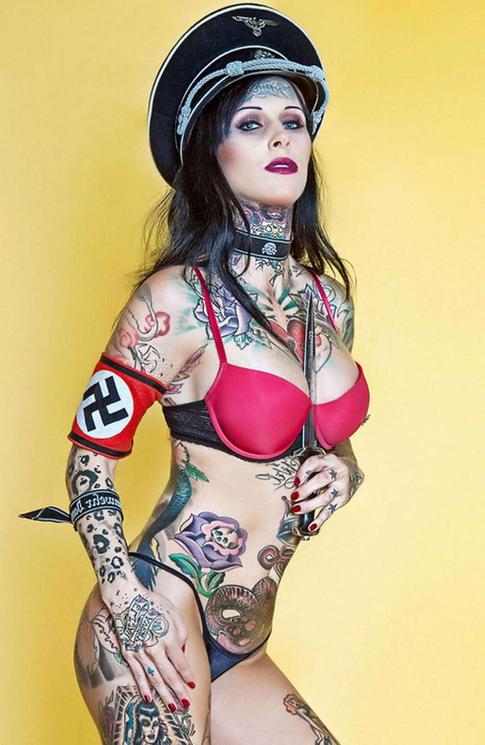 16P Michelle Bombshell showing her hot body and sexy tattoos