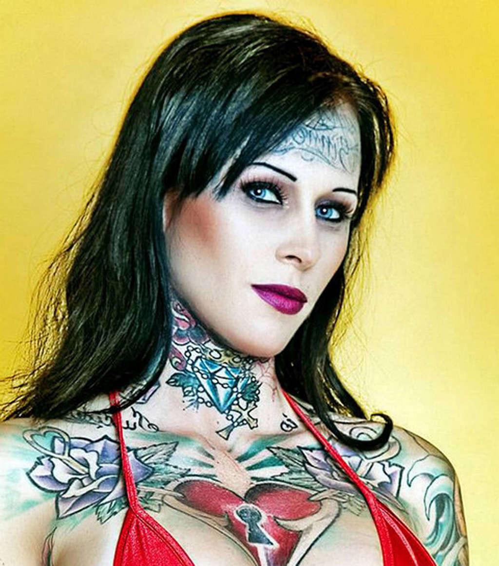 16P Michelle Bombshell showing her hot body and sexy tattoos