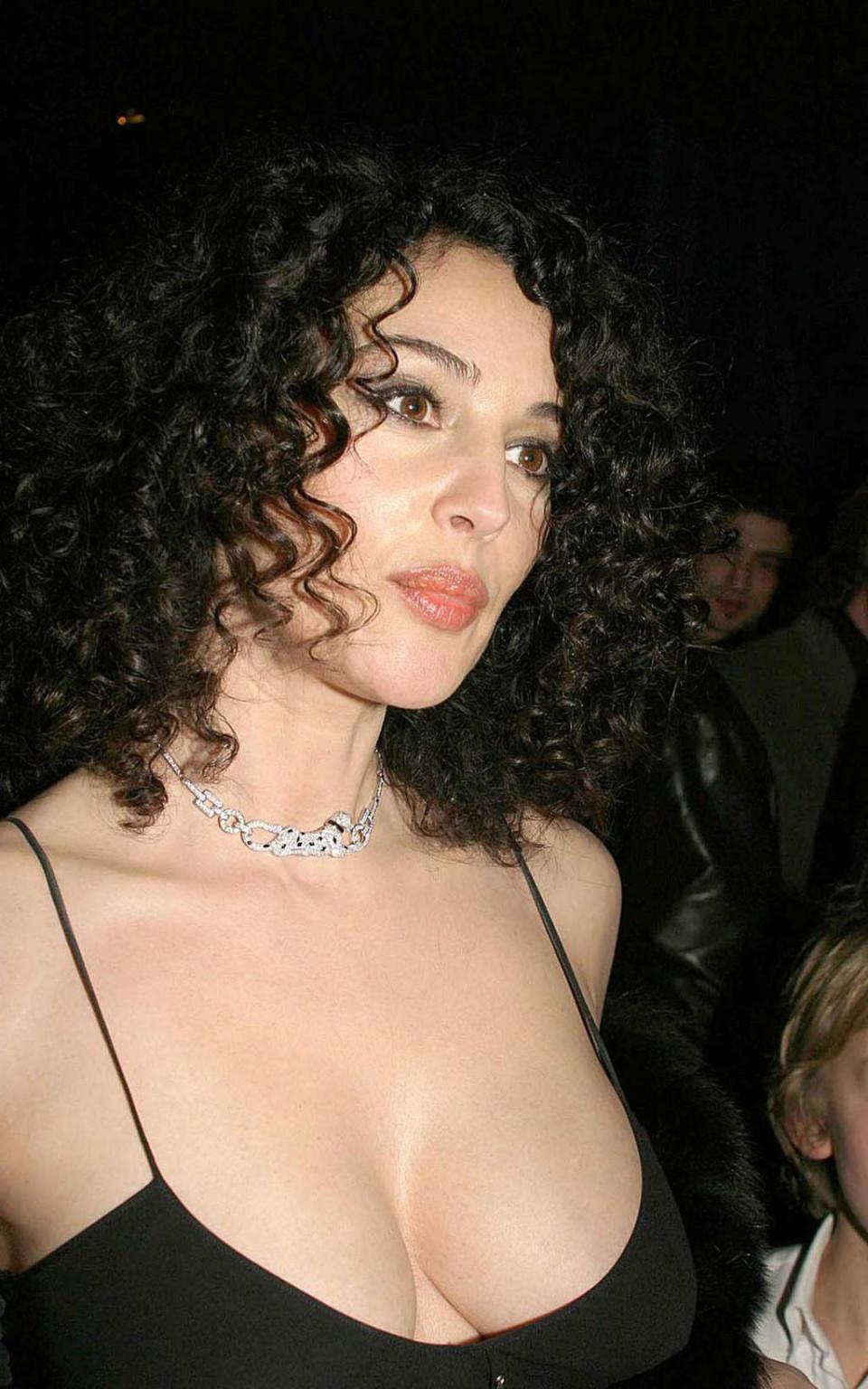 16P Monica Bellucci showing her amazing huge boobs and naked sexy body