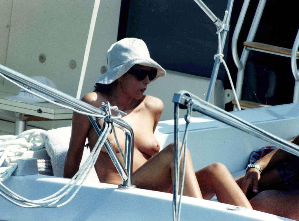 16P Monica Bellucci showing her amazing huge boobs and naked sexy body