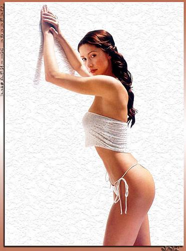 10P Shannon Elizabeth shows their beautiful naked body tits and butt