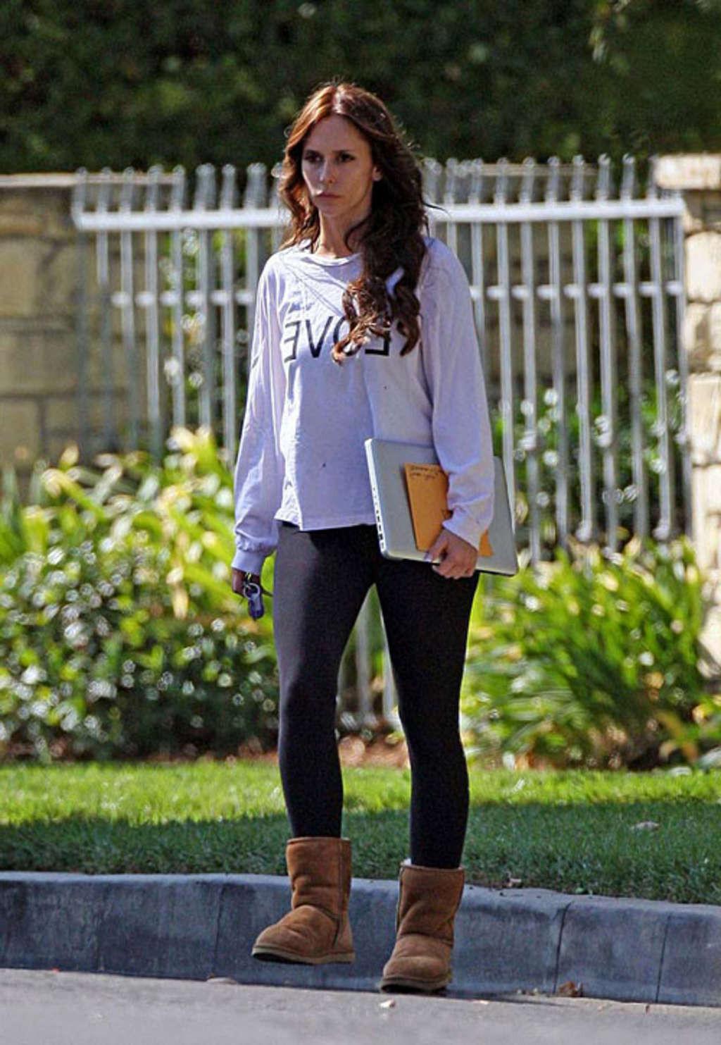 10P Jennifer Love Hewitt ass