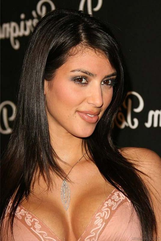 16P Kim Kardashian cameltoe and upskirt of panties