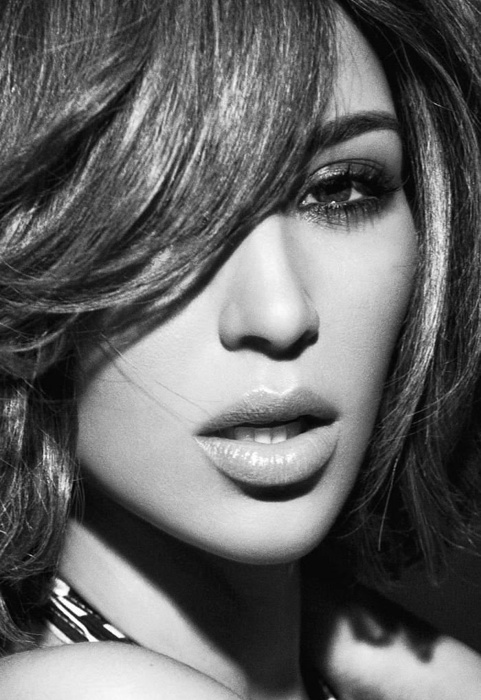 10P Kim Kardashian shaved pussy in home made sex tape