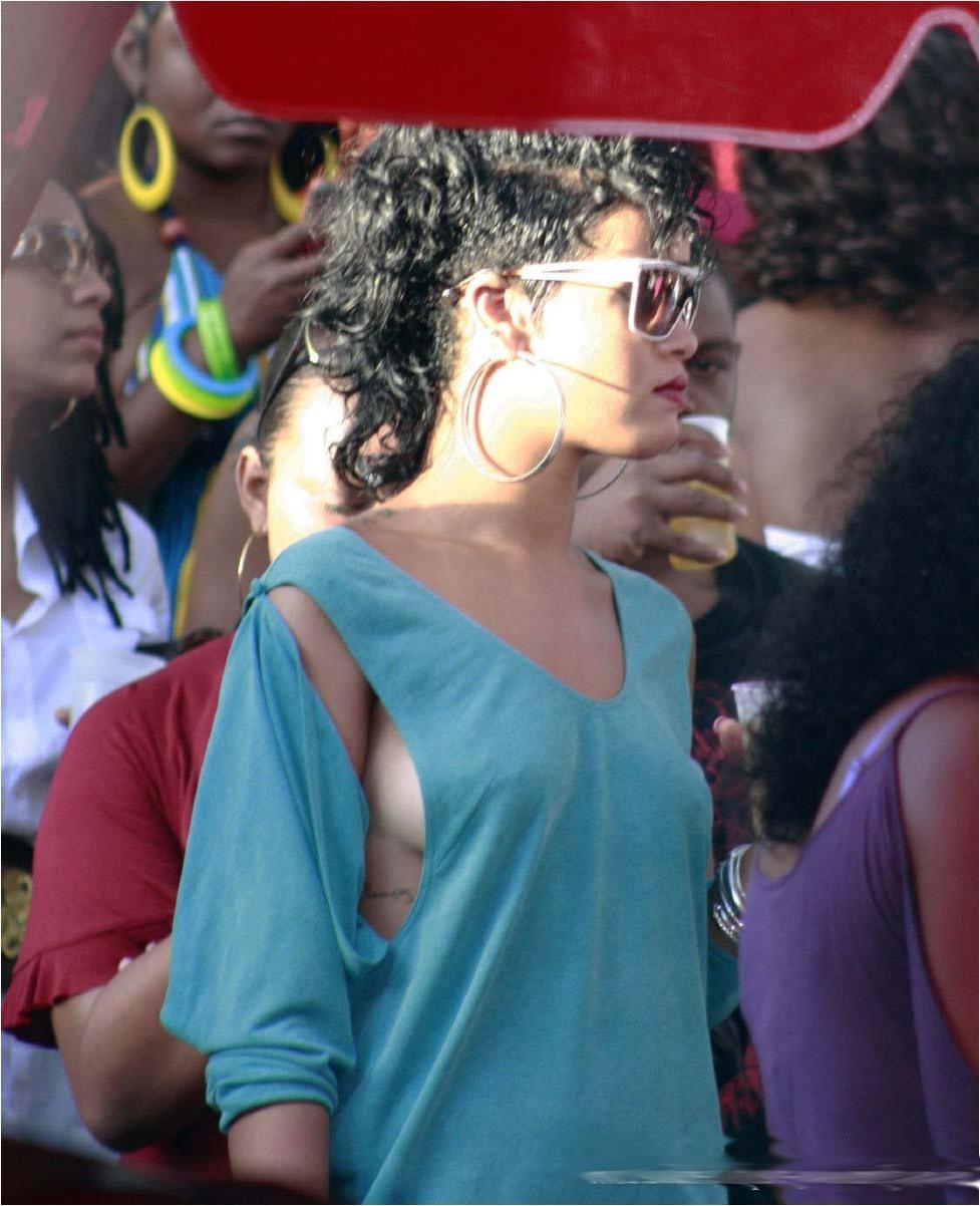 15P Rihanna spreading her legs to expose her ass