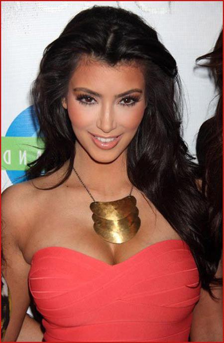 15P Kim Kardashian showing her gorgeous shaved pussy