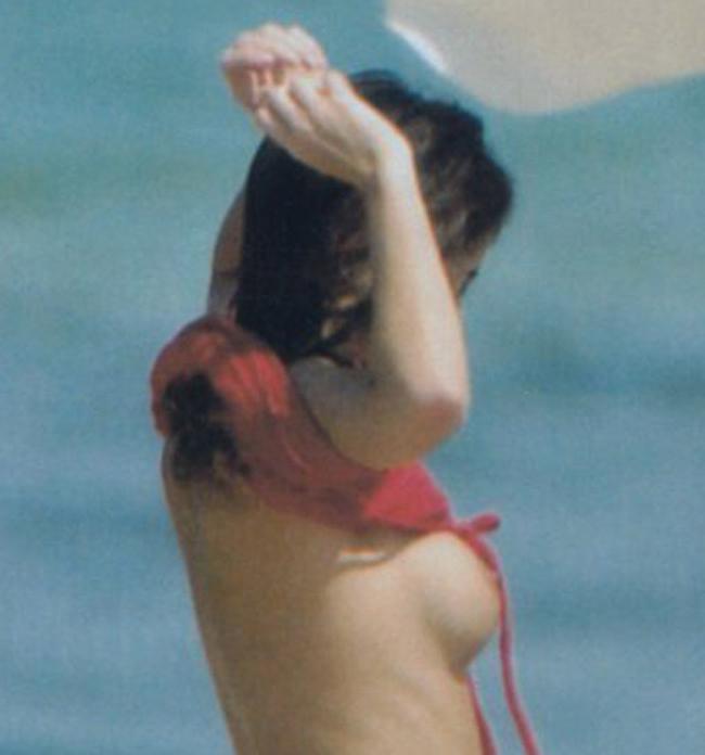 7P Paz Vega completely nude and amazing shaved pussy