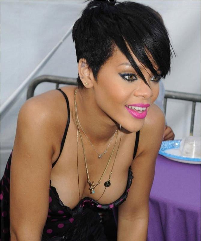 15P Rihanna fantastic view of her almost bare butt