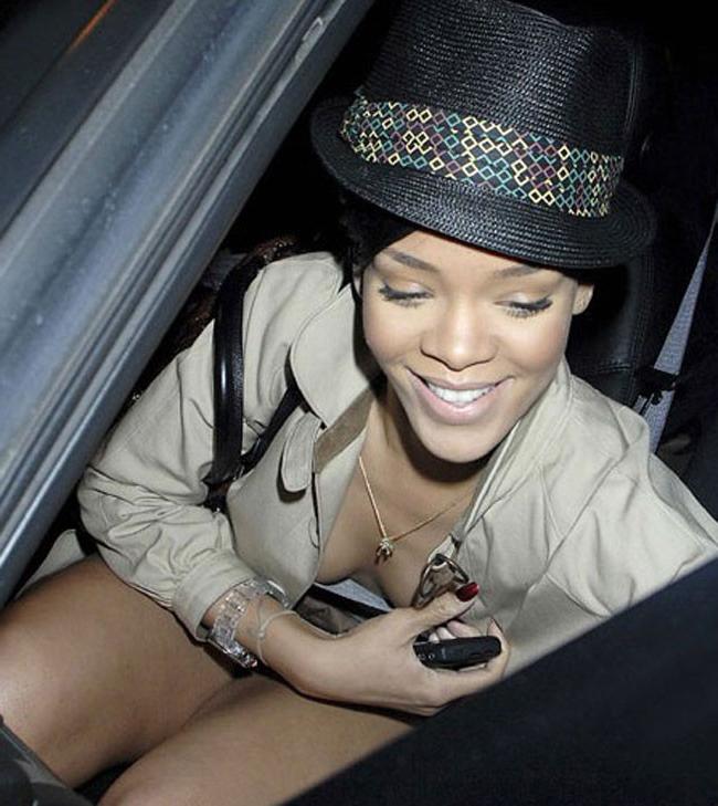 15P Rihanna fantastic view of her almost bare butt