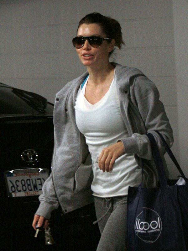 15P Jessica Biel great ass in thongs and cameltoe