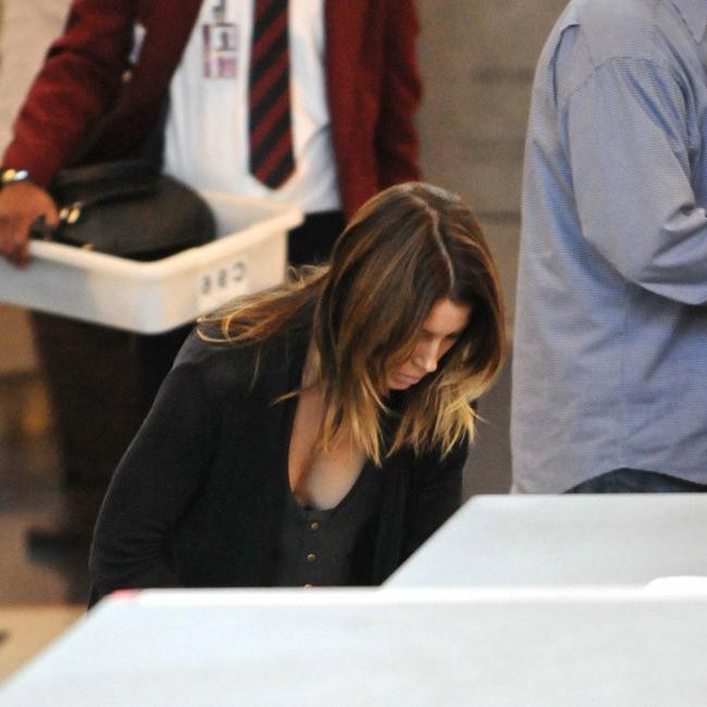 15P Jessica Biel great ass in thongs and cameltoe