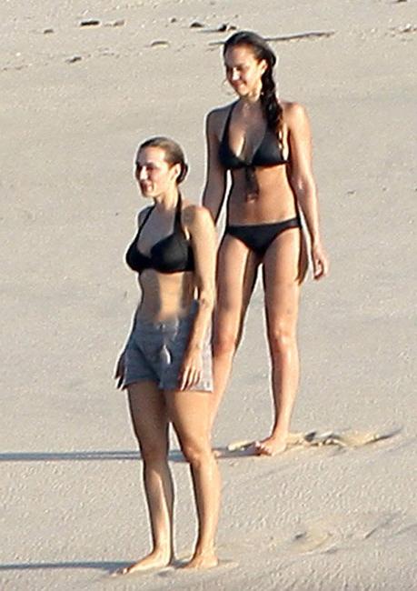 19P Sexy long hair celeb Jessica Alba hot see through lingerie