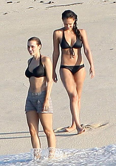 19P Sexy long hair celeb Jessica Alba hot see through lingerie