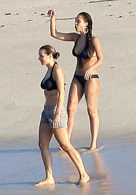 19P Sexy long hair celeb Jessica Alba hot see through lingerie