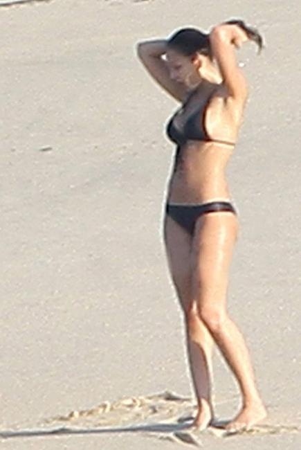 19P Sexy long hair celeb Jessica Alba hot see through lingerie