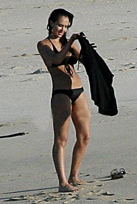19P Sexy long hair celeb Jessica Alba hot see through lingerie