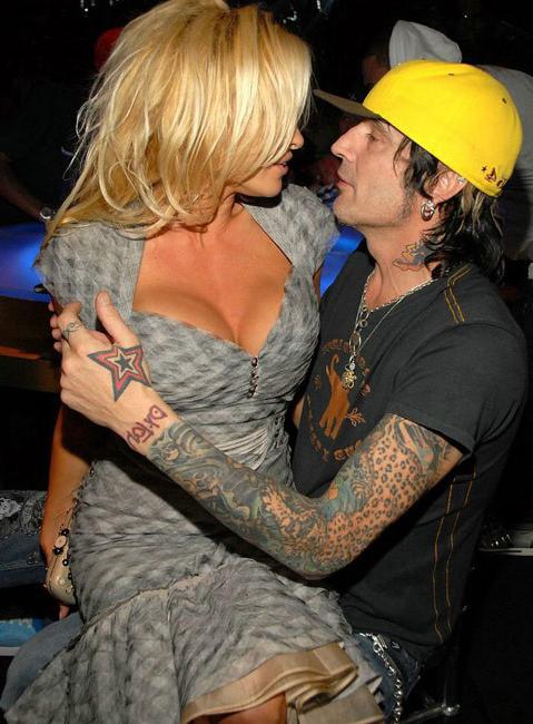 15P Celebrity Pamela Anderson nice boobs and thick cameltoe