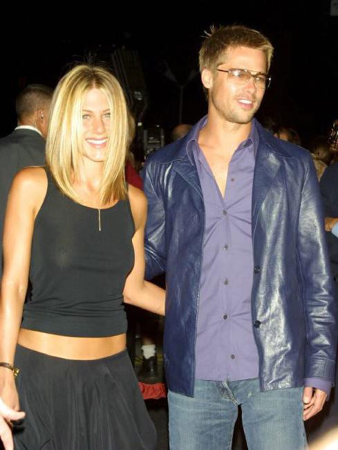 15P Celebrity hottie Jennifer Aniston tight dress and nice cameltoe